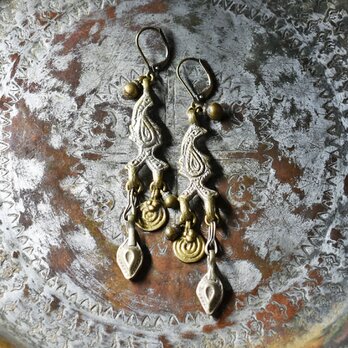 鳥型＆多彩oldアフガンメタルパーツ、渦巻きブラス、民族鈴のピアス