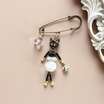 おしゃれな黒猫さん、クロディーヌのブローチ・ピン　ヴィンテージビーズ