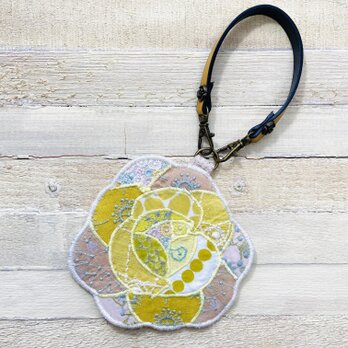 z379●バラポーチミニ（ミナペルホネン刺繍生地使用