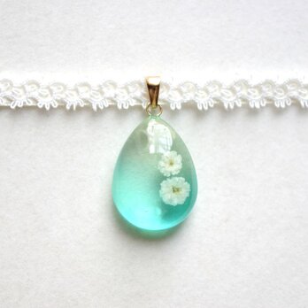 【受注製作】レジンアート　ドロップモチーフとタティングレースとサテンリボンのチョーカー〈風の中の羽のように〉