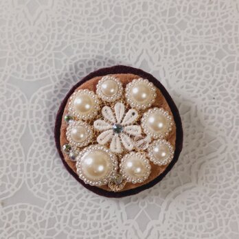 パールビーズ　ブローチ　お花