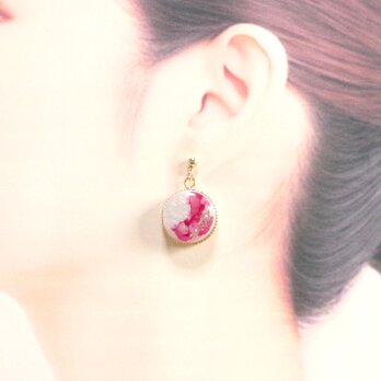 レジンアート　ラウンドピアス〈花衣〉