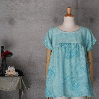 絞りのギャザーブラウス　水色　 Mサイズ　着物リメイク