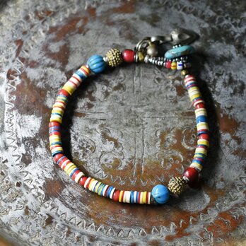 トリコロールカラーレコード盤、ナガ族蜜柑玉、金赤ホワイトハーツ、つぶつぶブラスのブレス（ターコイズ留め金）