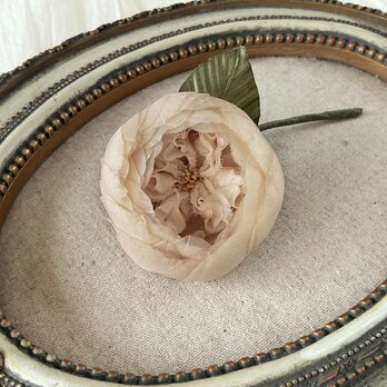 〈染め花〉イングリッシュローズのコサージュ（小輪カップ咲・アンティークホワイト)