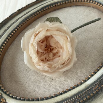 〈染め花〉イングリッシュローズのコサージュ（小輪・アンティークホワイト)