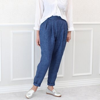 イタリア製リネンのタックテーパードパンツ