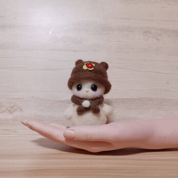 ハンドメイド 羊毛フェルト 茶色の帽子とマフラーマスコット