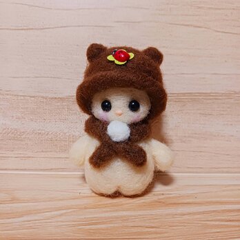 ハンドメイド 羊毛フェルト 茶色の帽子とマフラーマスコット