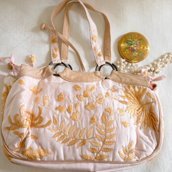 【Jamin Puech Paris】淡いピンクにオレンジ色の菊花 シノワズリ刺しゅう ショルダー＆ハンドバッグ