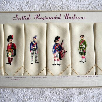 スコットランド製 手刺繍飾り 衛兵ユニフォームのリネン製ティーナプキン 6枚セット