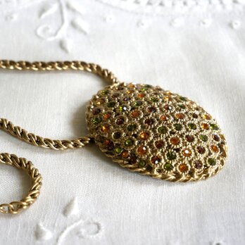 ラインストーン飾り 大振りのオーバル型トップをあしらったネックレス