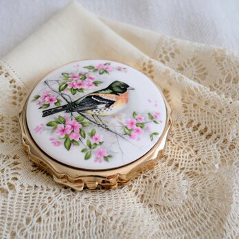 日本製 紅梅と冬鳥の絵柄 陶板飾り コンパクトケース