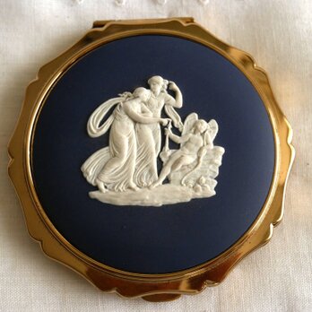 Ａ／英国製【STRATTON 】コンパクトケース Ｊ.ウェッジウッド製カメオ飾り