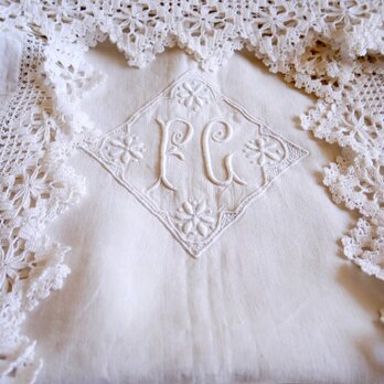 フランスのアンティーク【B】モノグラム刺繍とクロッシェレースのピローケース F＆C