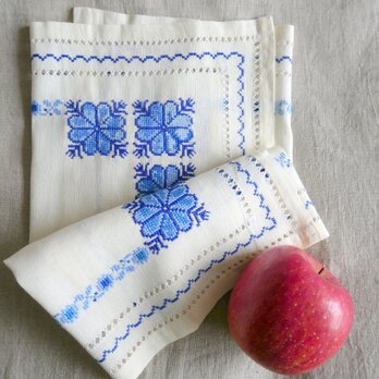 東欧製ヴィンテージ クロスステッチ飾りのリネンクロス