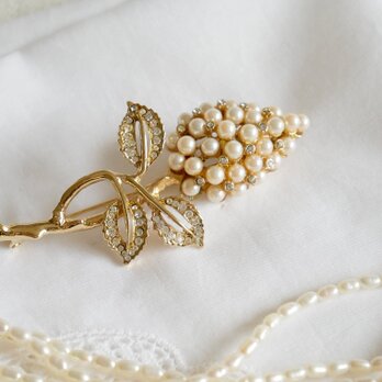 パールとラインストーン飾り 紫陽花風のフローラル ブローチ