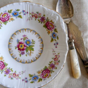 英国製【Royal Grafton】 Malvern レリーフ＆フローラル柄 中皿