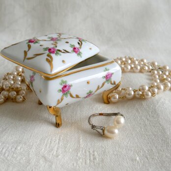 ドイツ バラの絵柄 陶磁器製トリンケット（宝飾品ケース）