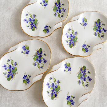英国製 【Oakley 】 スミレ柄のシェイプ型プレート 4枚セット
