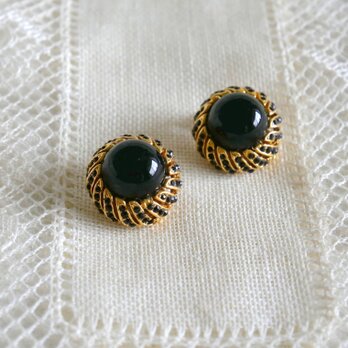 黒＆ゴールドカラー 半球状のイヤリング