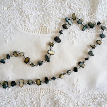 黒蝶貝とビーズのネックレス