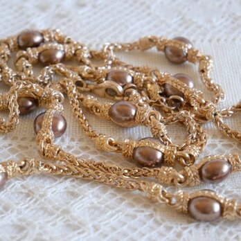 ブロンズ色のフェイクパール＆ゴールド色のチェーン ロングネックレス