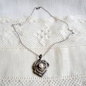 シルバー925 バラのフォルム パール＆マーカサイト飾り ネックレス