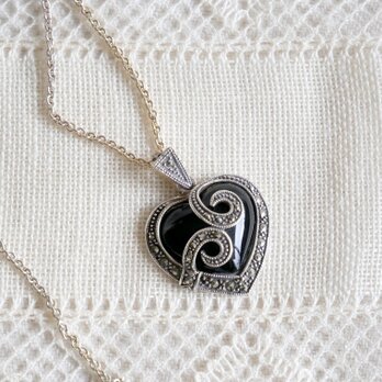 シルバー925 黒のハートにマーカサイト飾り ネックレス