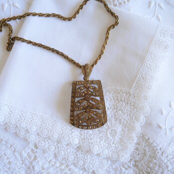 銅鐸（ブロンズベル）型のラインストーン飾りのネックレスペンダント