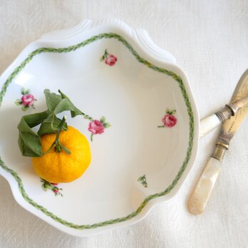 フランス・リモージュ【BERNARDAUD】ベルナルド ローズ&リーフの花手綱模様 シェルシェイプのディッシュ