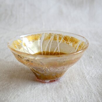 ガラス製の酒盃（さかずき）ゴールド&プラチナ、ピンクの彩色