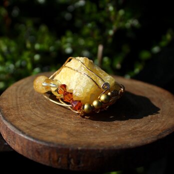 ナチュラルイエローダンビュライト　高い霊性、純粋な波動、理想に近い現実へと導く