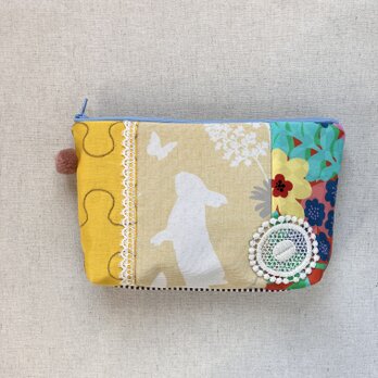 カラフルなポーチ　小物入れ　うさぎと花柄