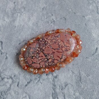 桜の咲き乱れるブローチ