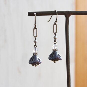 耳元に揺れる花を　シックなニュアンスカラー　大人に似合う・お花のイヤリング　ヴィンテージstyle