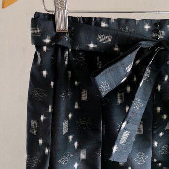 タックギャザー琉球紬（濃紺幾何学かすり）