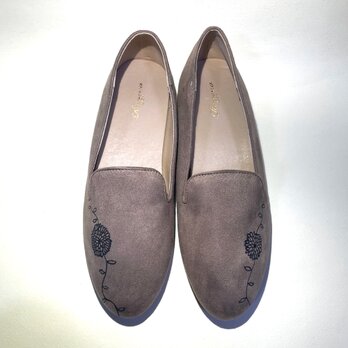 ◆残サイズのみSALE◆ 花の線画 やわらか軽量フラットオペラシューズ（グレージュ）大人ナチュラル