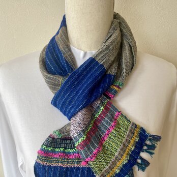 ブルーとネオンカラーのマフラー