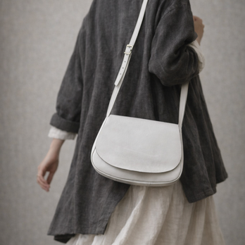 新作 本革 ラウンドショルダーバッグ スモールサイズ ライトグレージュ 牛革 ミニショルダーバッグ レディース メンズ