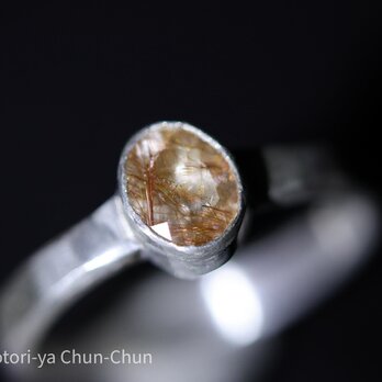 【縦横無尽の針！】ハビブの特注オーバルカット　コッパールチルインクォーツ・シルバーリング【橙針】