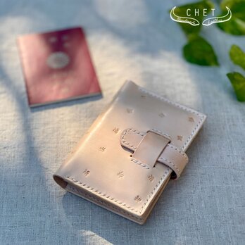 レザーパスポートケース・葉柄ハンドスタンプ入りヌメ革・イニシャル刻印無料