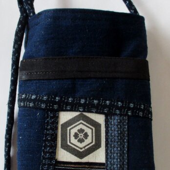 ８６６４　藍の生地で作ったスマホポーチ