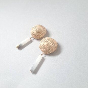 ★c　"さりげなく個性を…"　春　夏　大ぶり　ベージュ　大人ピアス／イヤリング