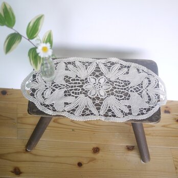 ルーマニアン・マクラメ　ルーマニアレース　ドイリーb　楕円