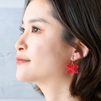 スピログラフが咲かせた、ひと筆の花。Spiro Flower - スピロフラワー イヤリング【赤】【金具の変更無料】