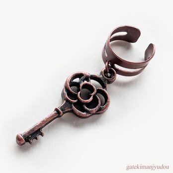 薔薇の鍵のイヤーカフ