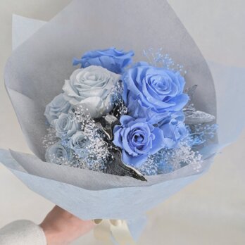 プリザーブドフラワー／空色とベビーブルーローズのふんわりエアリー感漂う花束