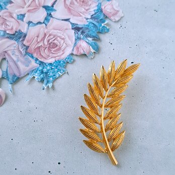 textured gold tone leaf branch vintage brooch ヴィンテージブローチ