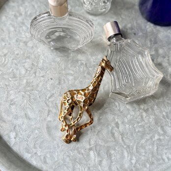 SC155-ヴィンテージブローチ U.S.A. Giraffe Gold Tone Enamel Paint